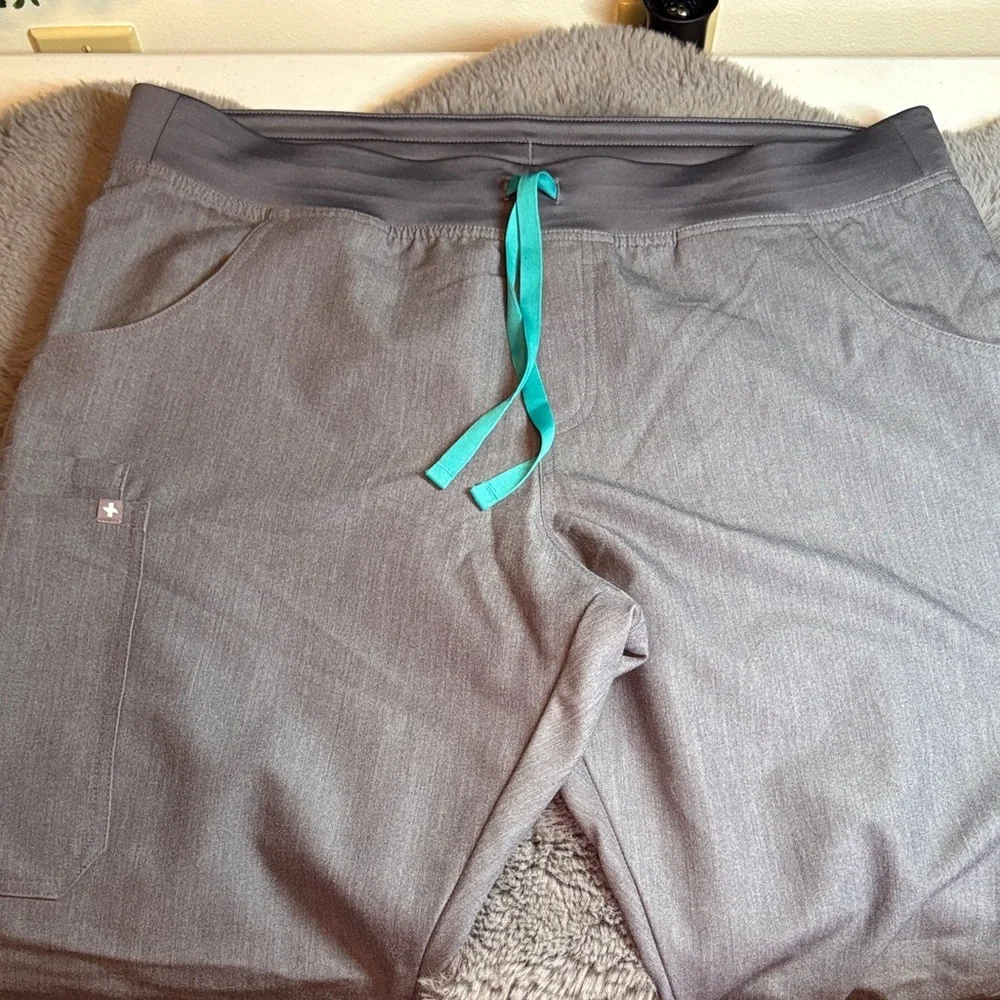 Figs Men’s Gray Scrub Pants with Teal Drawstring